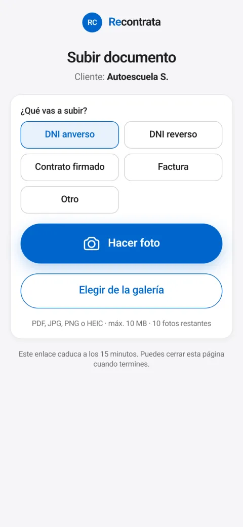 Recontrata: Documentos por QR (captura con datos de ejemplo)
